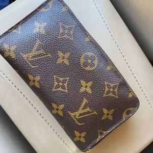 Louis Vuitton Zippy Wallet